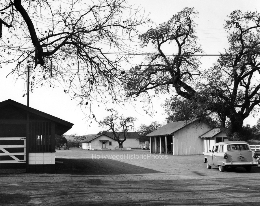 Thousand Oaks 1956 Conejo Ranch Janss Family headquarters.jpg